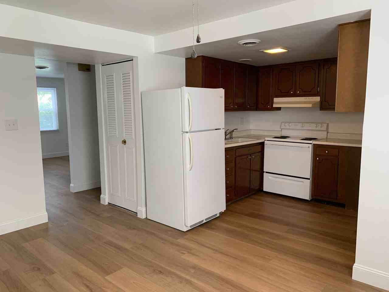 1624 Williamsburg Ln N - Photo 6 of 12