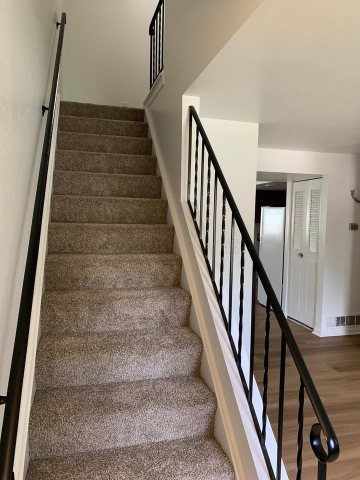 1626 Williamsburg Ln N - Photo 6 of 14