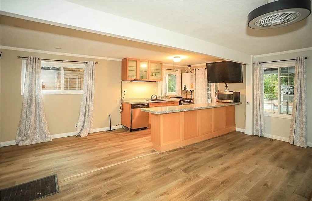 1013 W Sherwood Blvd - Photo 3 of 18