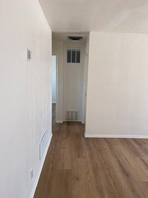 512 Cardenas Dr Se - Photo 2 of 10