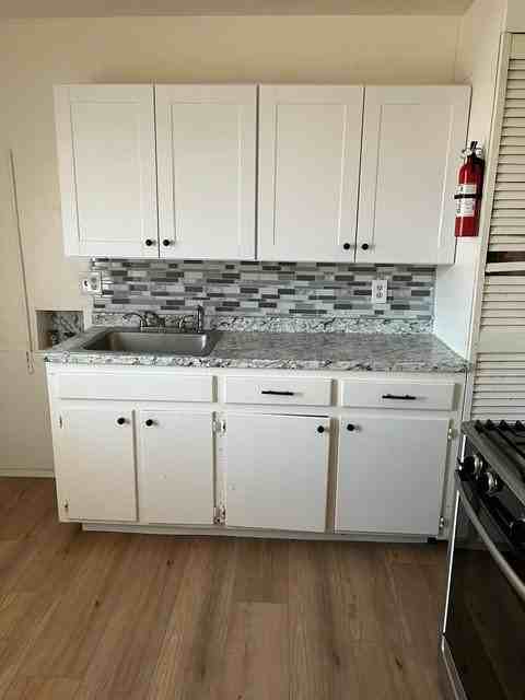 512 Cardenas Dr Se - Photo 4 of 10