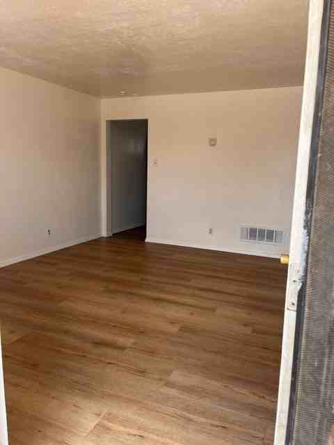 512 Cardenas Dr Se - Photo 5 of 10