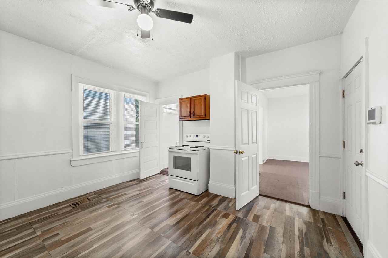 8302 Sowinski Ave - Photo 3 of 15