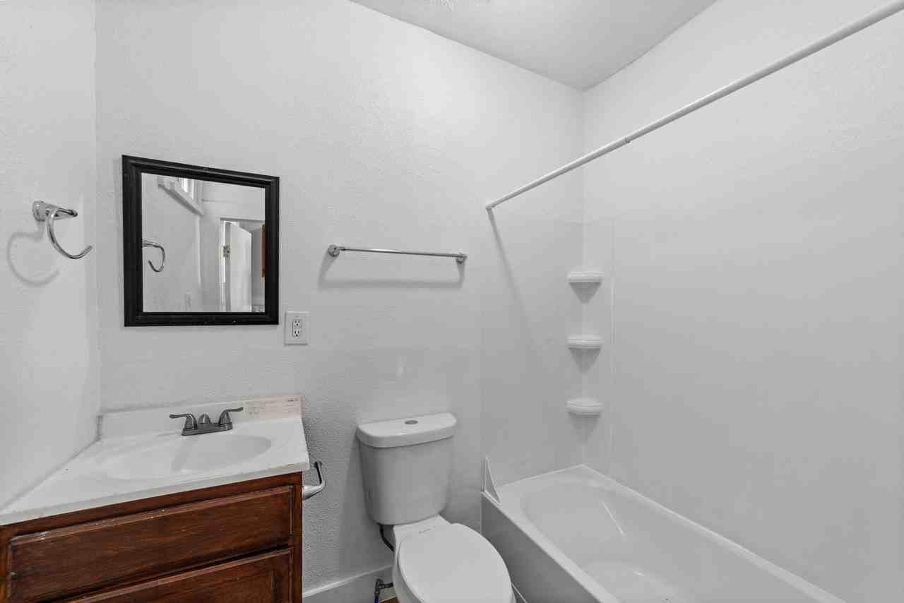8302 Sowinski Ave - Photo 4 of 15