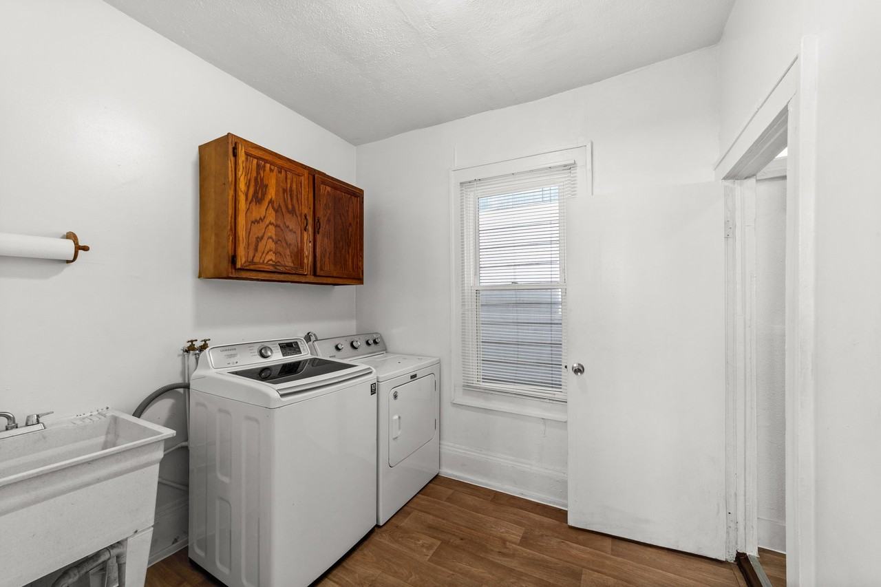 8302 Sowinski Ave - Photo 5 of 15