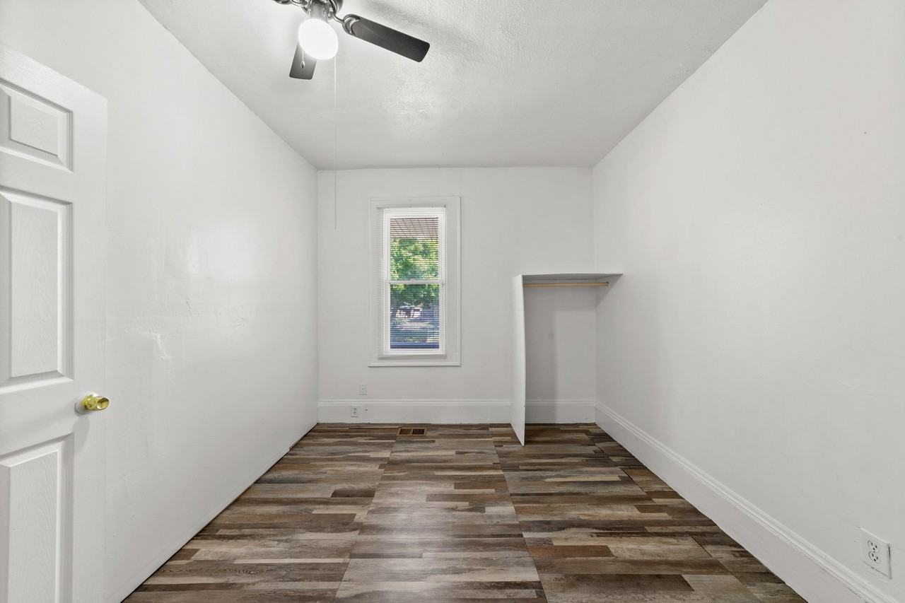 8302 Sowinski Ave - Photo 6 of 15