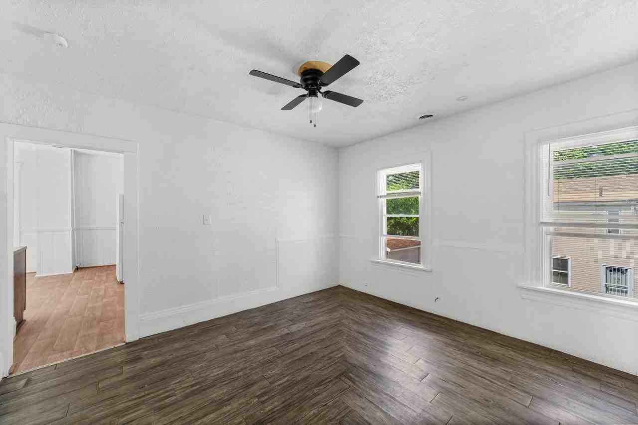 8302 Sowinski Ave - Photo 7 of 15