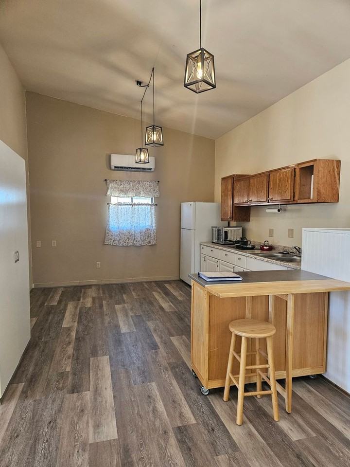 1201 W Jones Creek Rd - Photo 3 of 11
