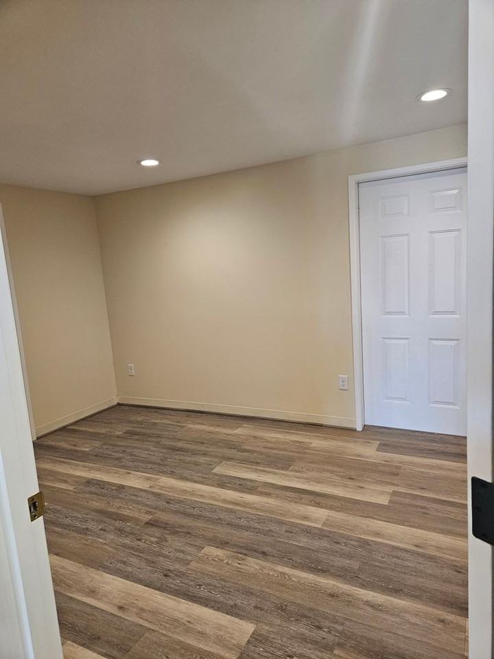 1201 W Jones Creek Rd - Photo 4 of 11