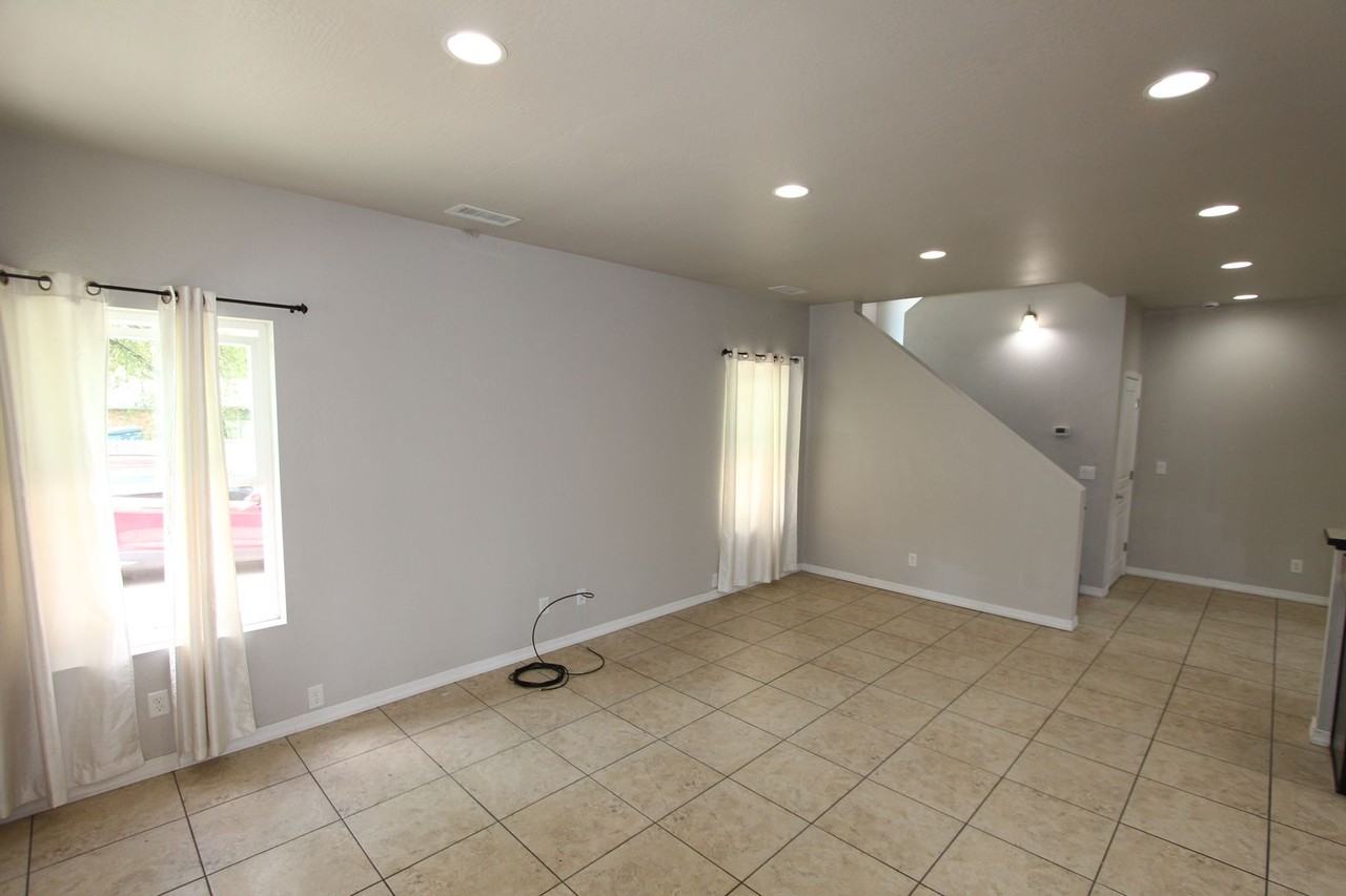 504 S O Leary St - Photo 5 of 25