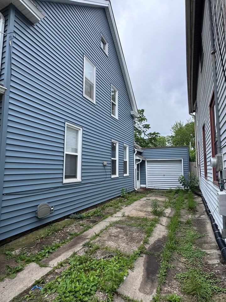 517 Division St - Photo 2 of 4