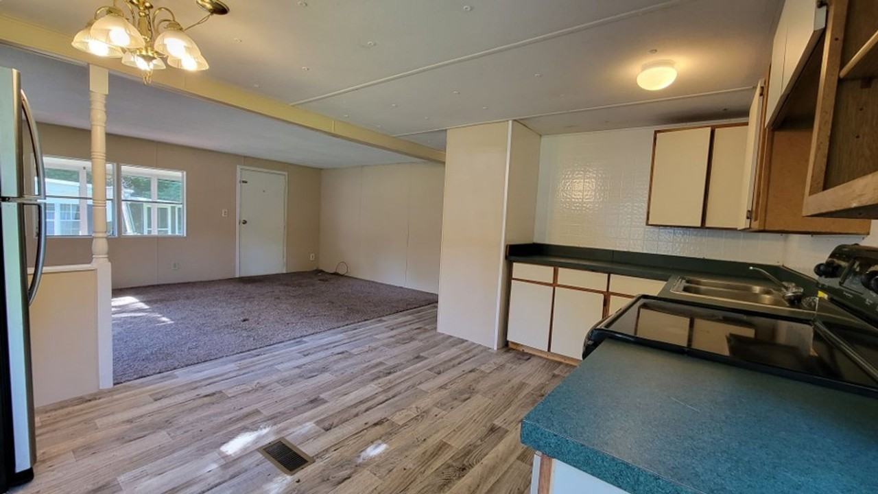 650 Se 128th Ave - Photo 3 of 13