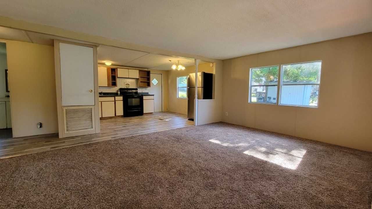 650 Se 128th Ave - Photo 4 of 13