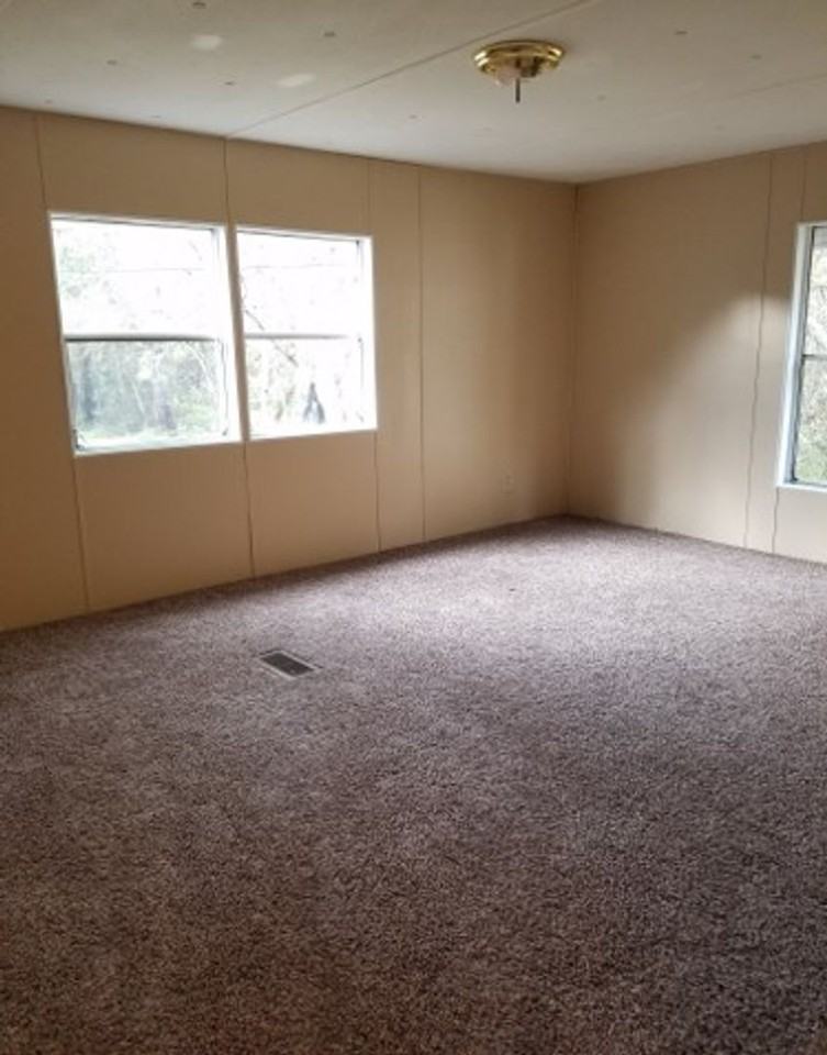 650 Se 128th Ave - Photo 7 of 13