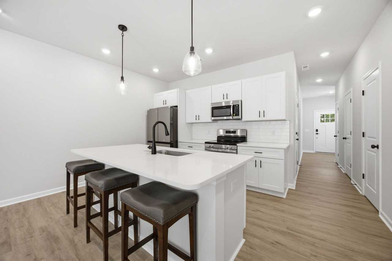 3018 Reid Ave - Photo 3 of 16