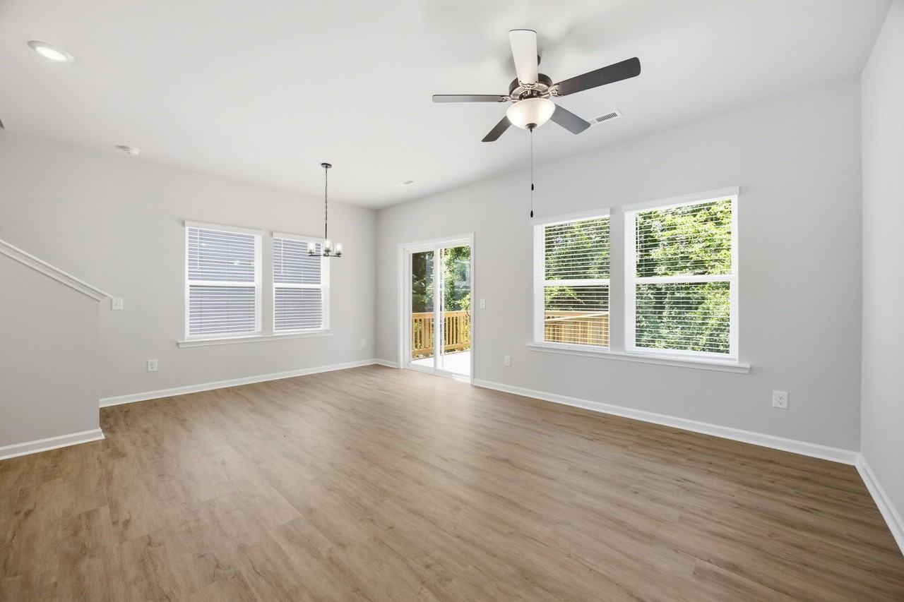 3018 Reid Ave - Photo 4 of 16