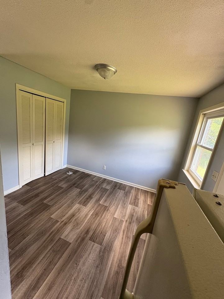 937 Kings Rd #B - Photo 6 of 10