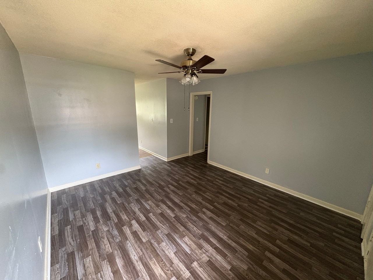 937 Kings Rd #B - Photo 2 of 10