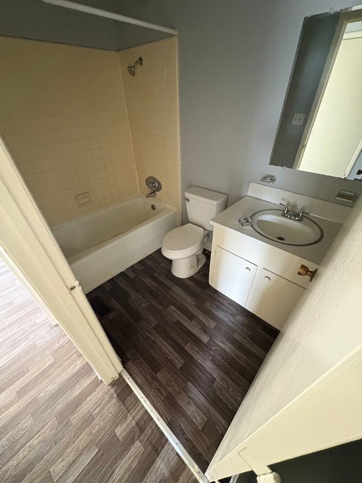 937 Kings Rd #B - Photo 4 of 10