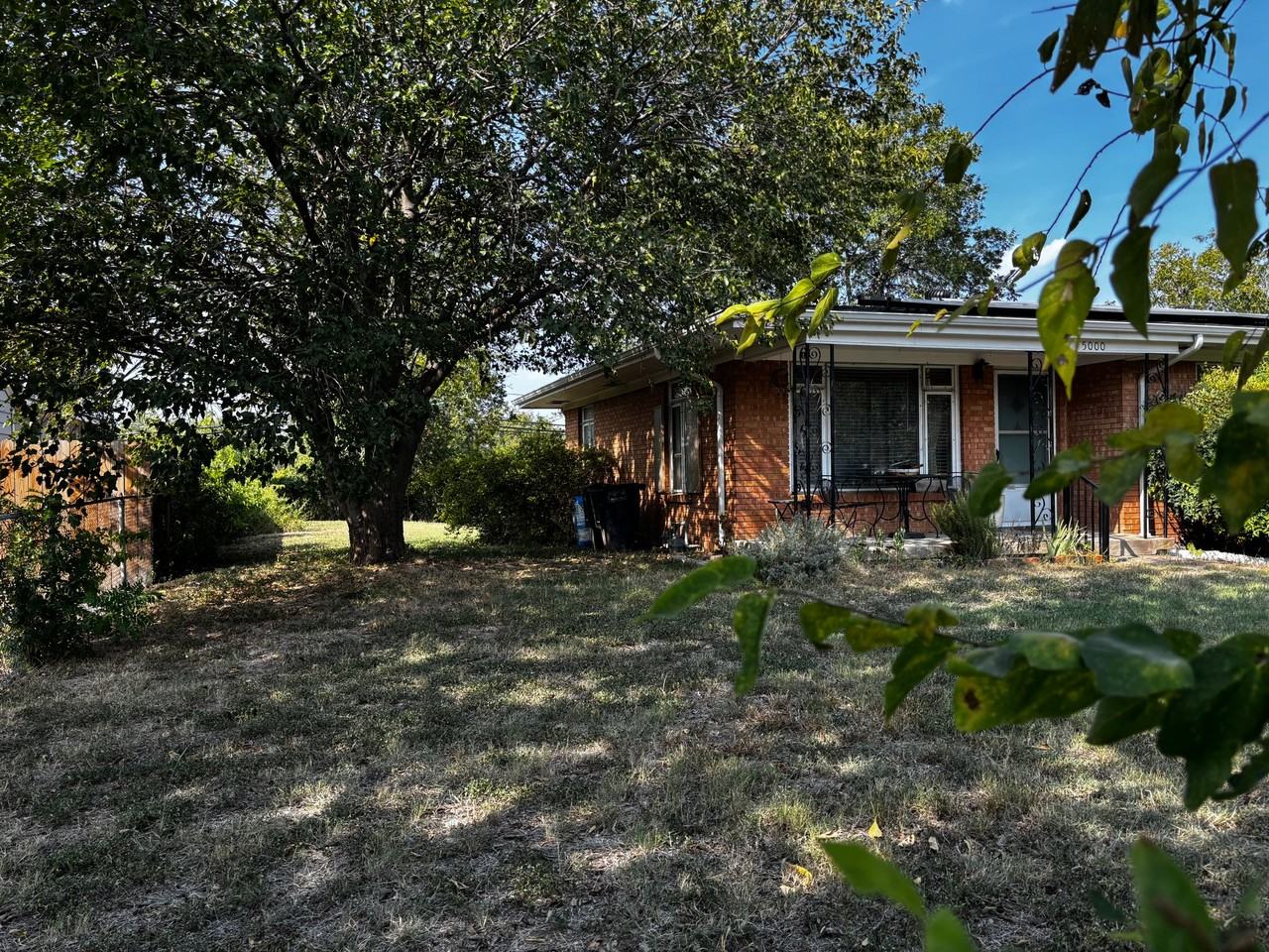5000 Montrose Dr - Photo 2 of 18