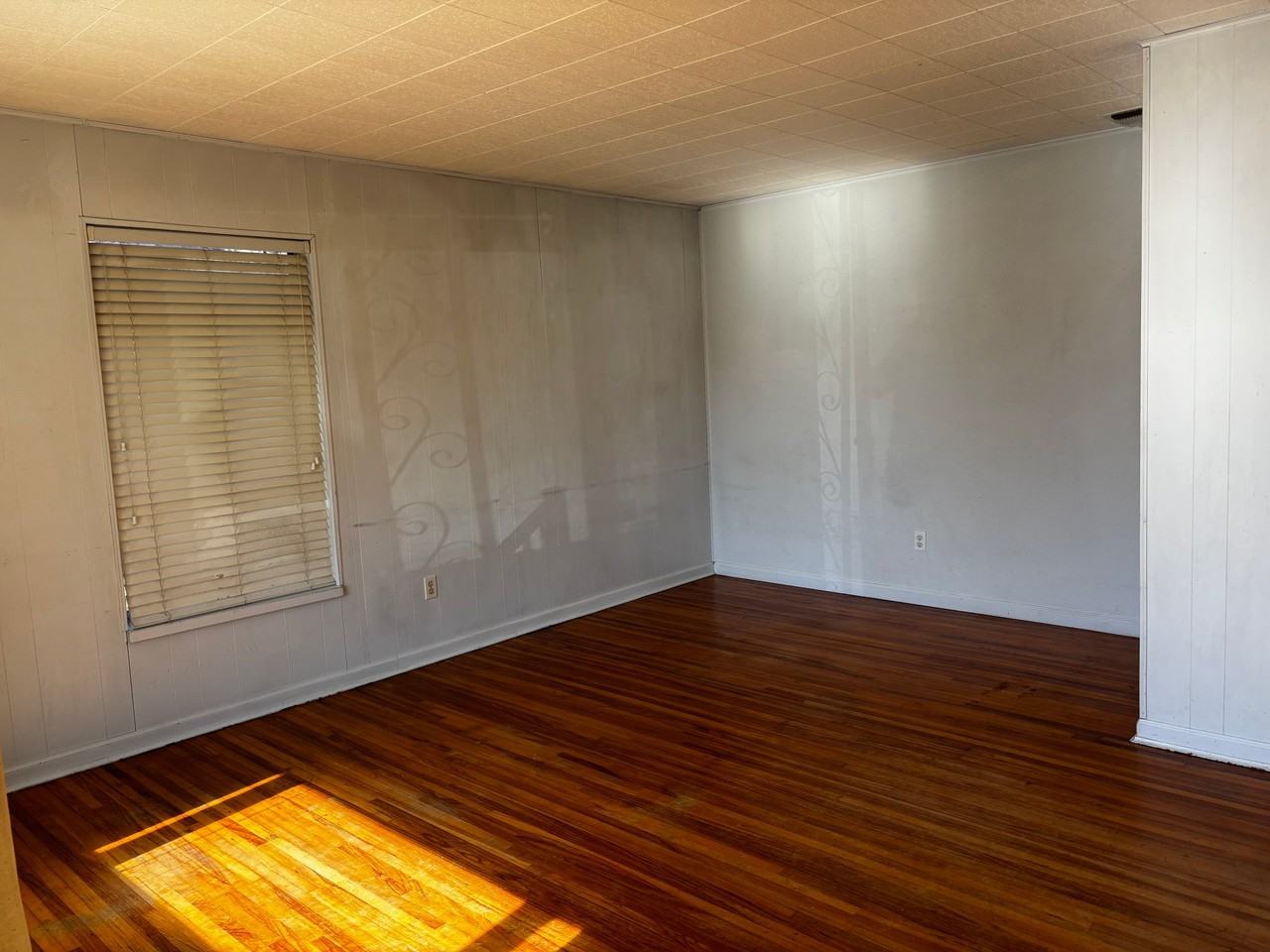 5000 Montrose Dr - Photo 4 of 18