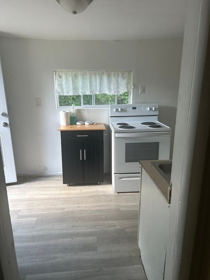 2121 Delaware Ave - Photo 6 of 7
