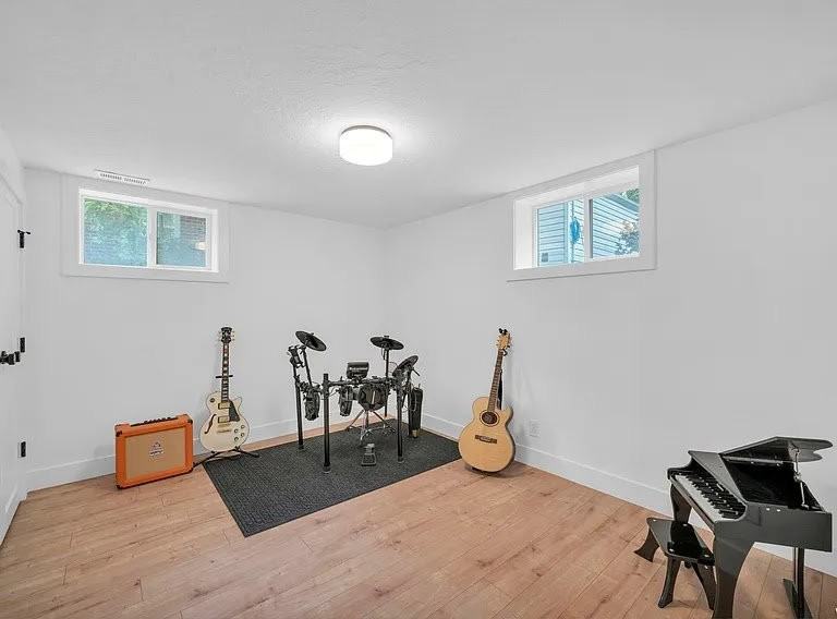 1570 Binford St - Photo 4 of 20