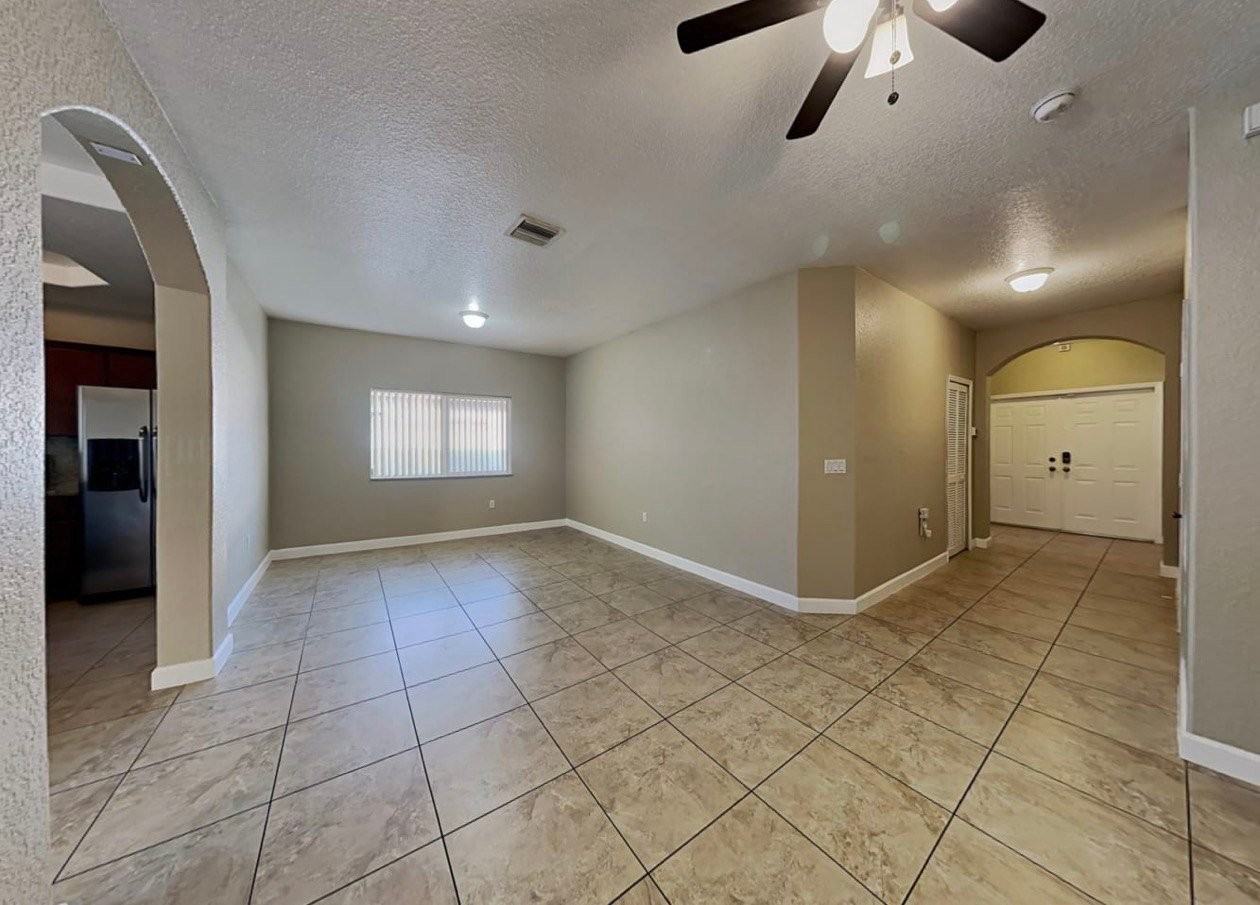 15424 Sw 183rd Ter - Photo 2 of 17