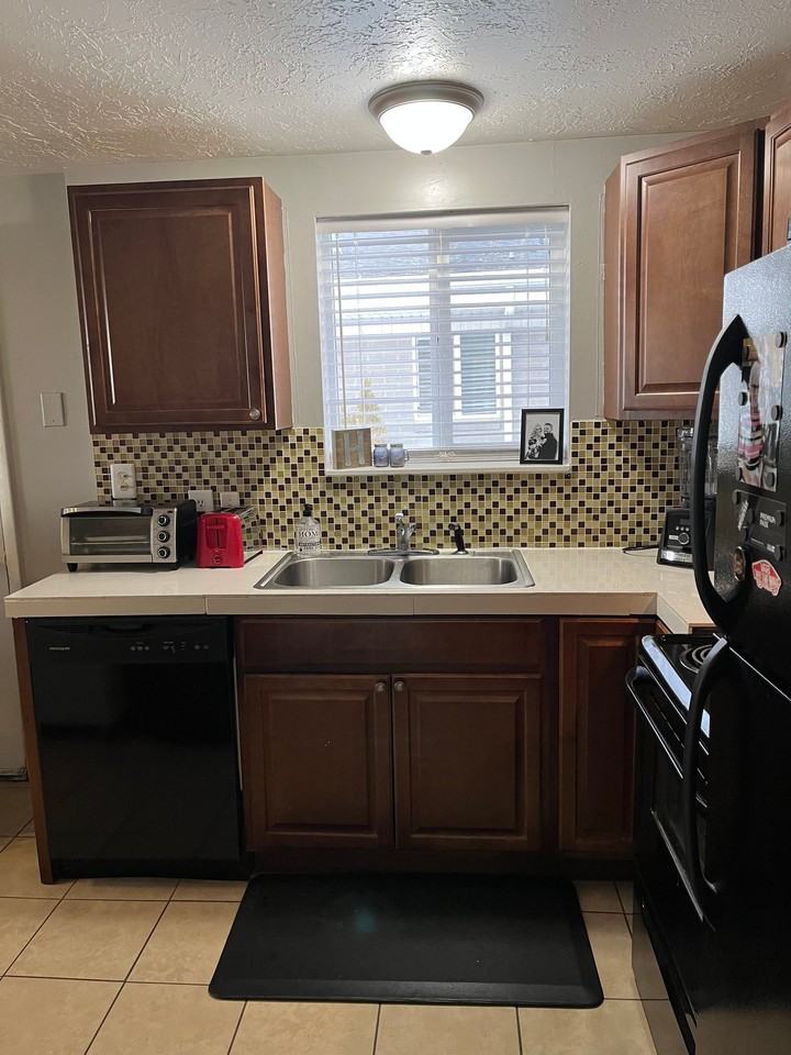 3244 Madison Ave - Photo 2 of 10