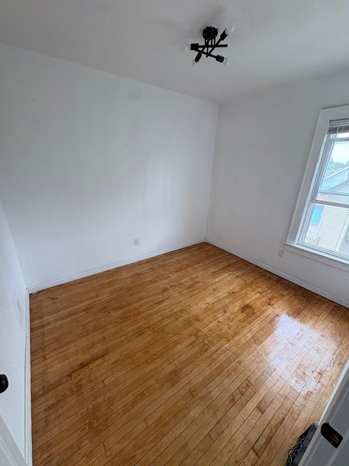 422 N 29th St - Photo 3 of 5
