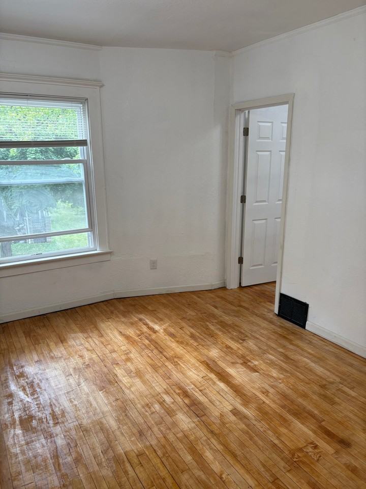 422 N 29th St - Photo 4 of 5