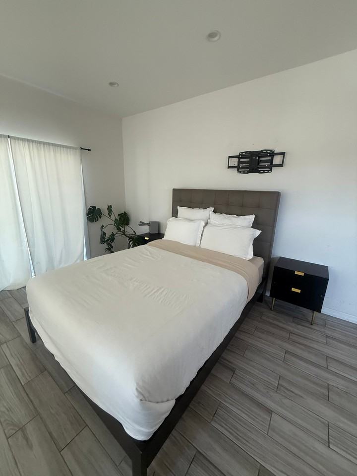 1647 Ocean Front Walk #11