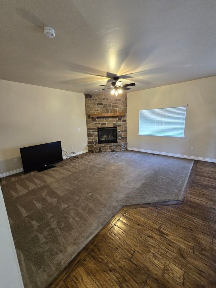 358 Waynes Ct - Photo 4 of 15