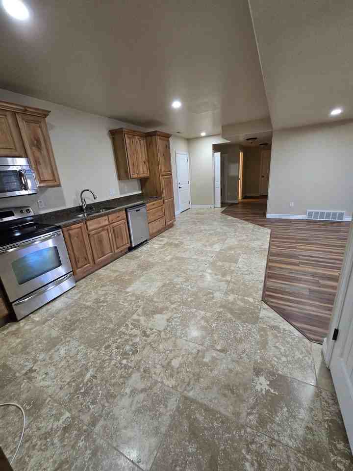 358 Waynes Ct - Photo 5 of 15