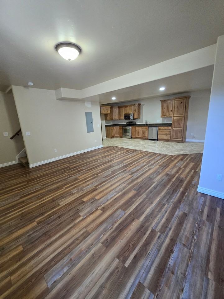 358 Waynes Ct - Photo 6 of 15