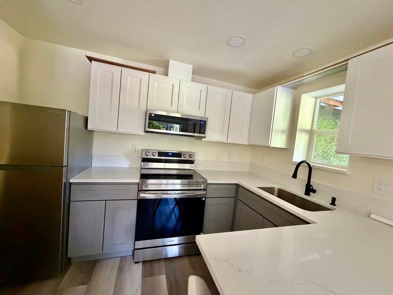 6501 Ne 16th Ave - Photo 4 of 9