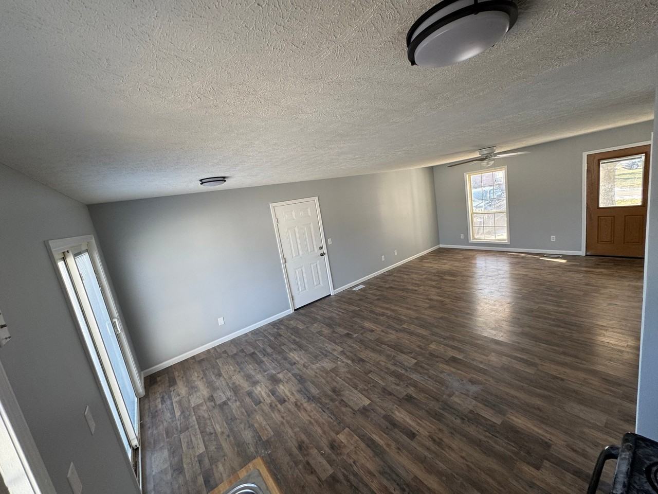 1211 Redbud St - Photo 5 of 19