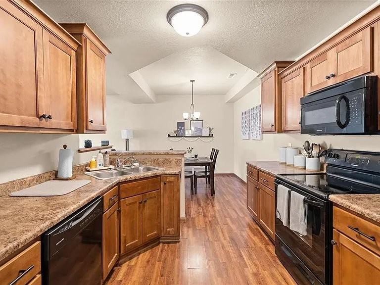 1635 Burr Dr - Photo 7 of 14