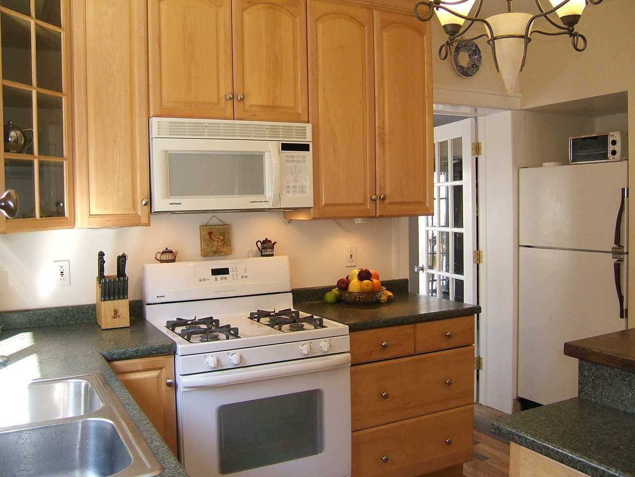 2930 N Melvina Ave #1 - Photo 3 of 19