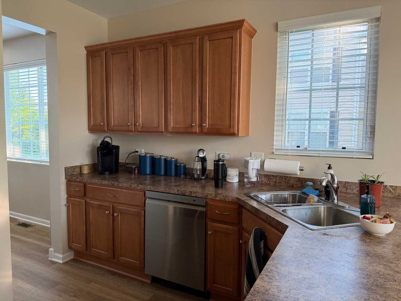 25408 Cove Ct - Photo 2 of 16
