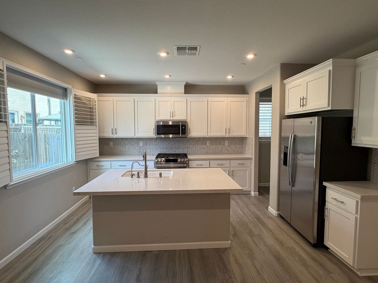 700 Apricot Cir - Photo 2 of 36