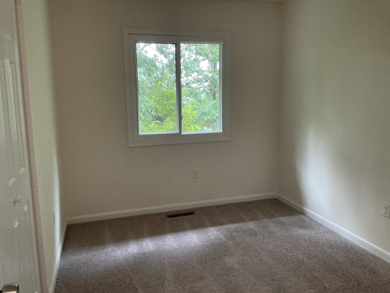 18 Wayside Ct - Photo 4 of 10