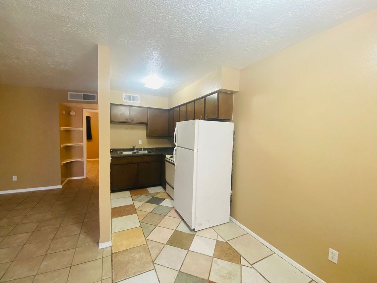 908 Foster Rd - Photo 4 of 11