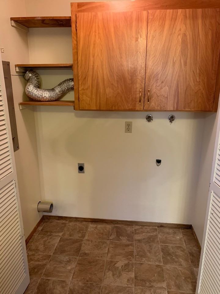 1256 Beach Ave - Photo 3 of 13