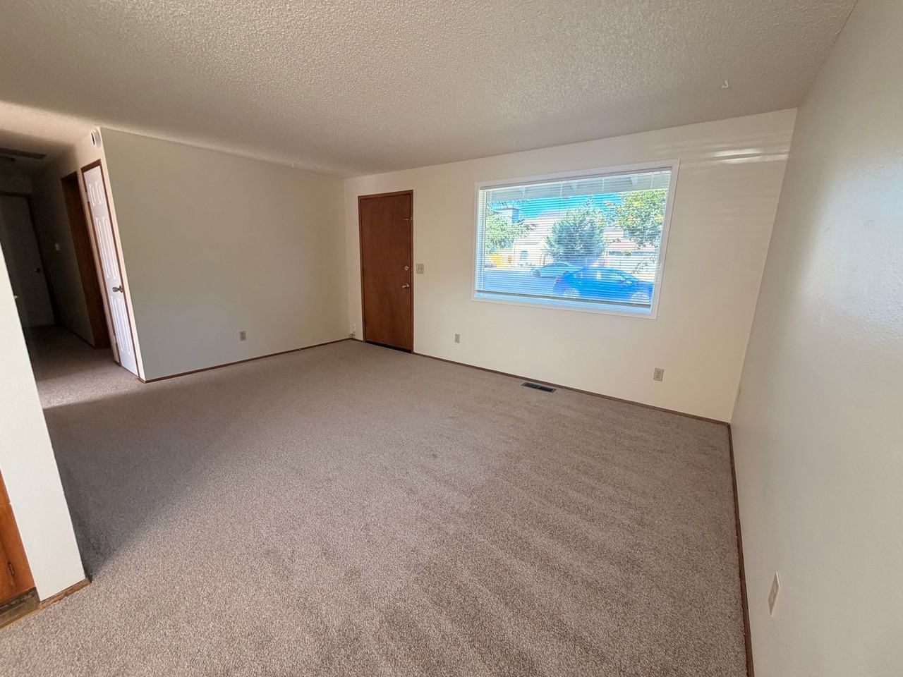 1256 Beach Ave - Photo 5 of 13