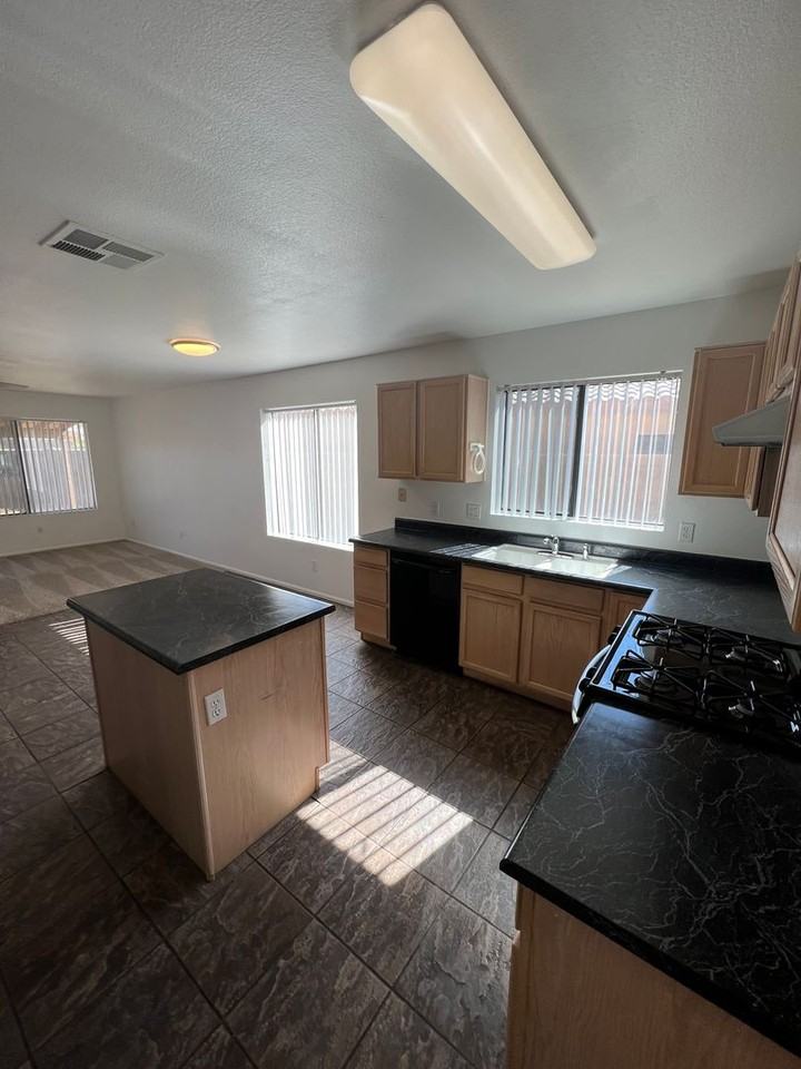 20401 N 37th Ave - Photo 2 of 37