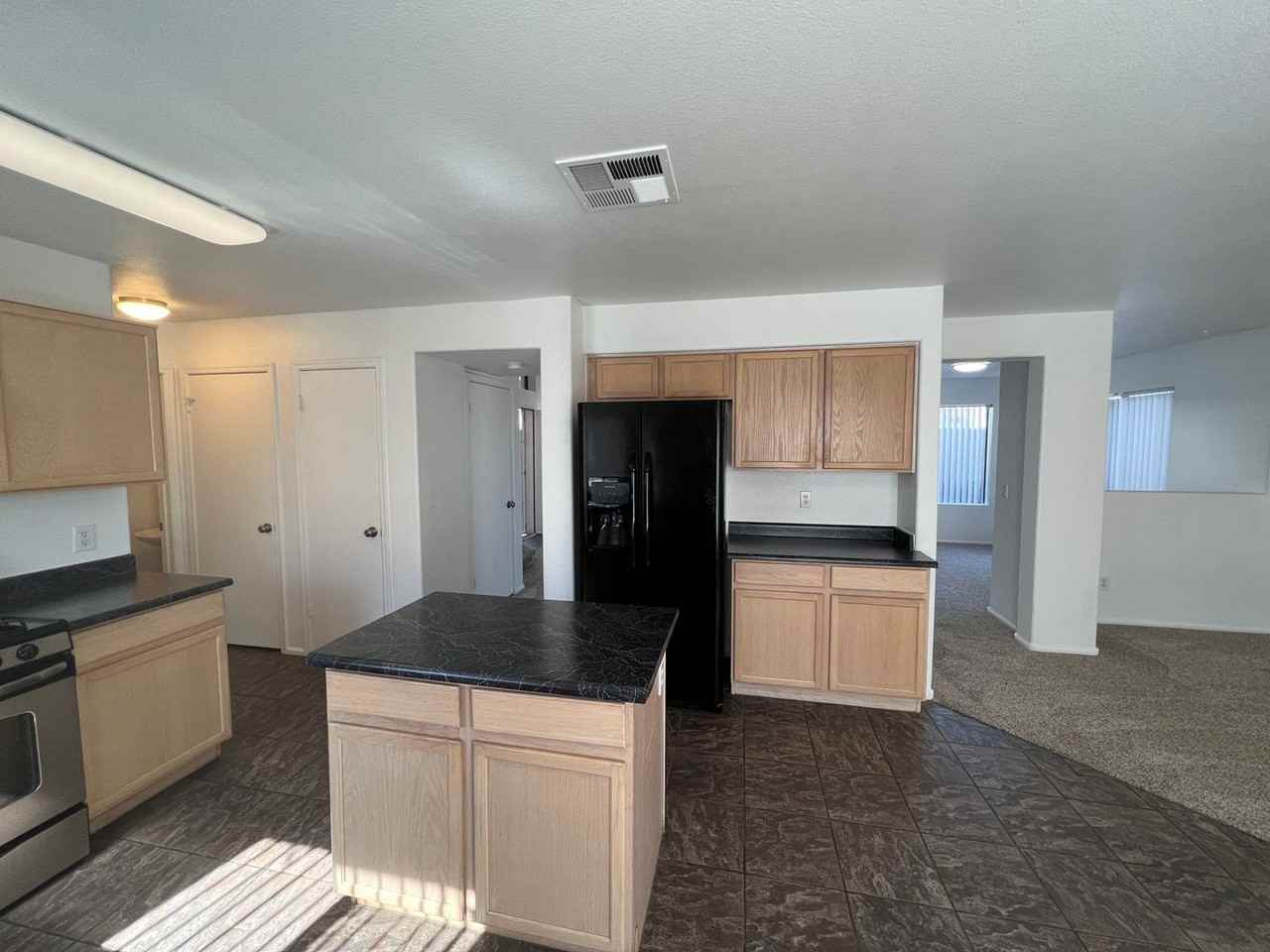 20401 N 37th Ave - Photo 4 of 37