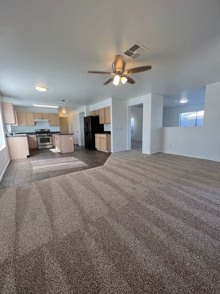 20401 N 37th Ave - Photo 5 of 37