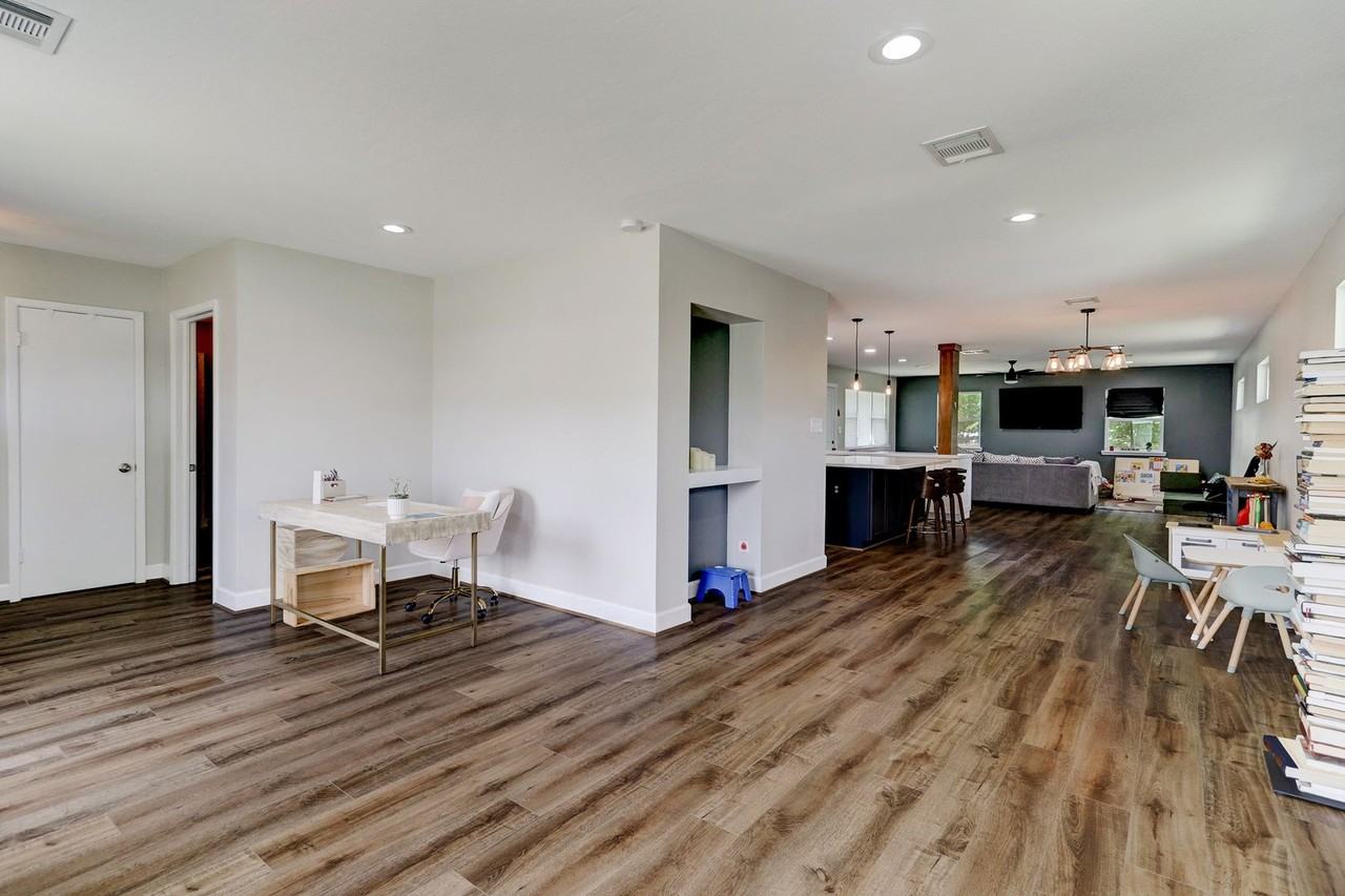 5146 Stuyvesant Ln - Photo 3 of 18