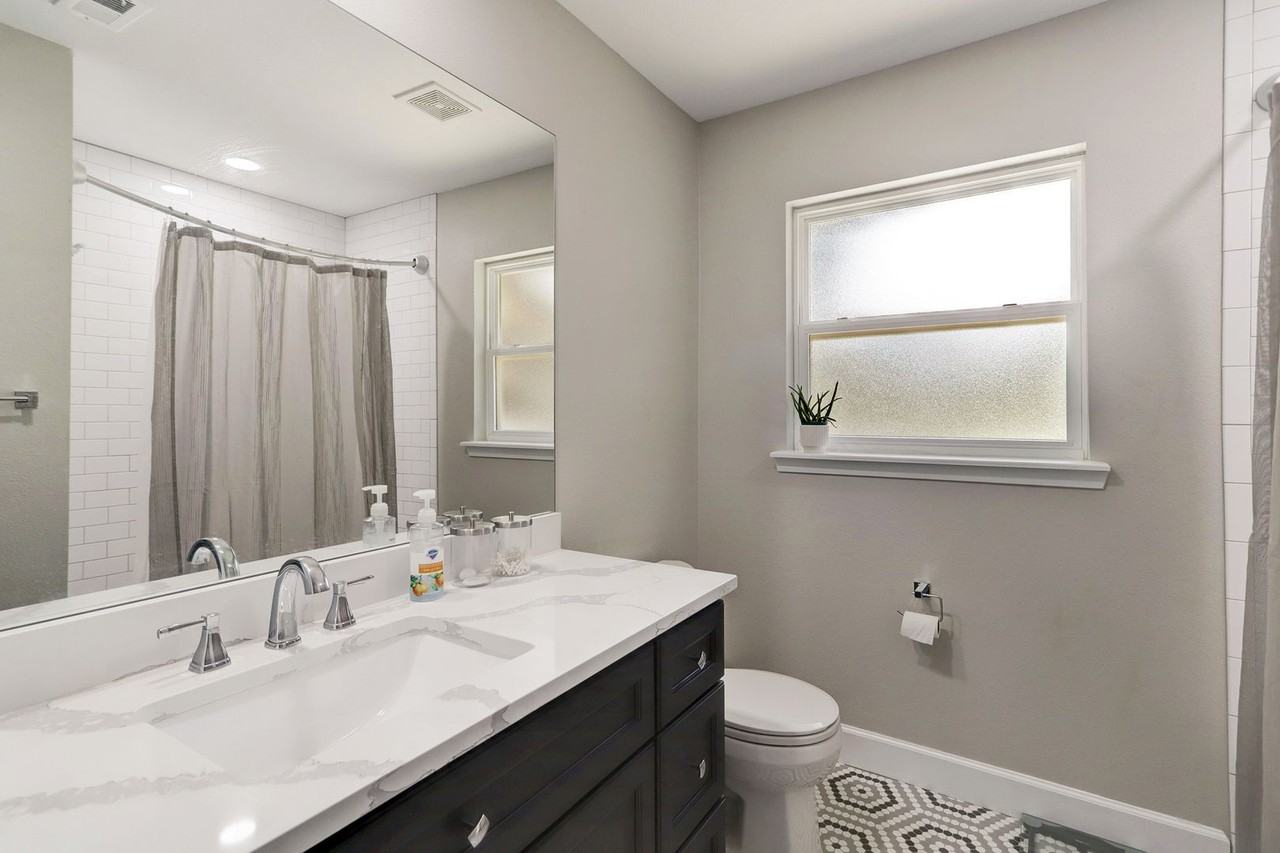 5146 Stuyvesant Ln - Photo 7 of 18